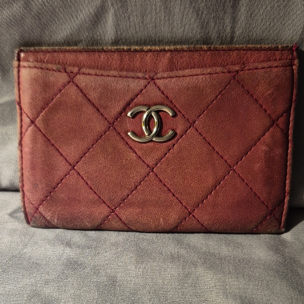 CHANEL Quilted Leather Card Holder - Burgundy
